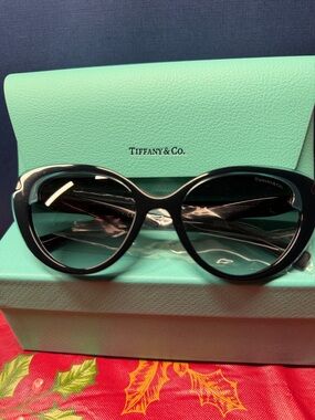 Tiffany & Co. Black Round Frame Sunglasses